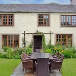 Brook House 1 - Uk1415